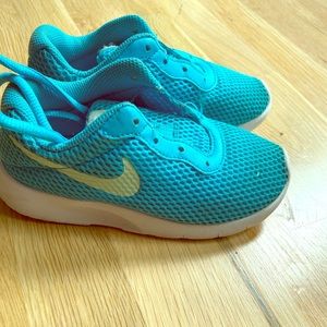 Kids toddler size 10 Nike
